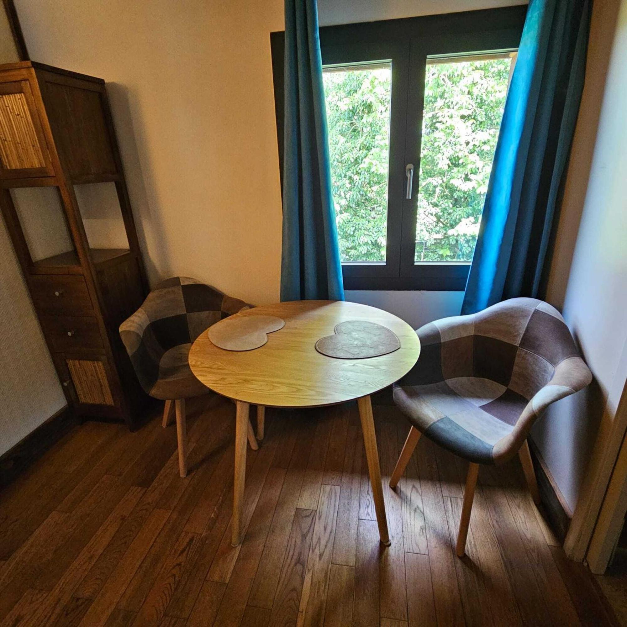 Au Refuge Des 3 Ours - Chambres D'Hotes Et Cabanes Essuiles-Saint-Rimault Bilik gambar